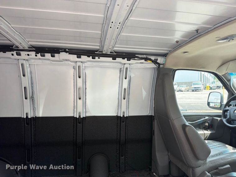 image for item FU4645 2016 Chevrolet Express 2500 van