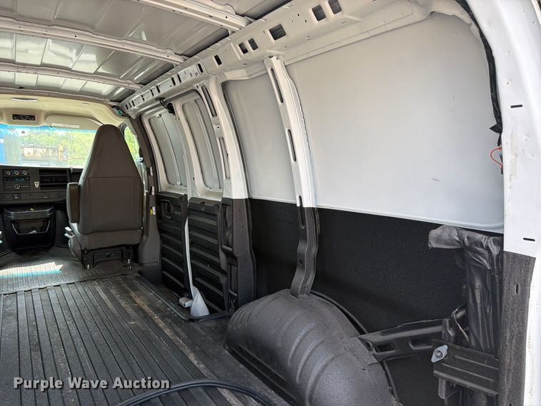 image for item FU4645 2016 Chevrolet Express 2500 van