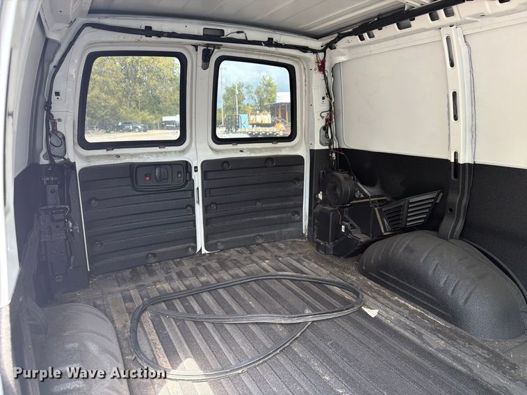 image for item FU4645 2016 Chevrolet Express 2500 van