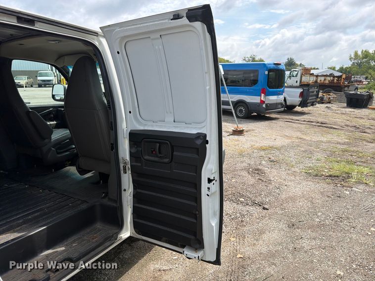 image for item FU4645 2016 Chevrolet Express 2500 van