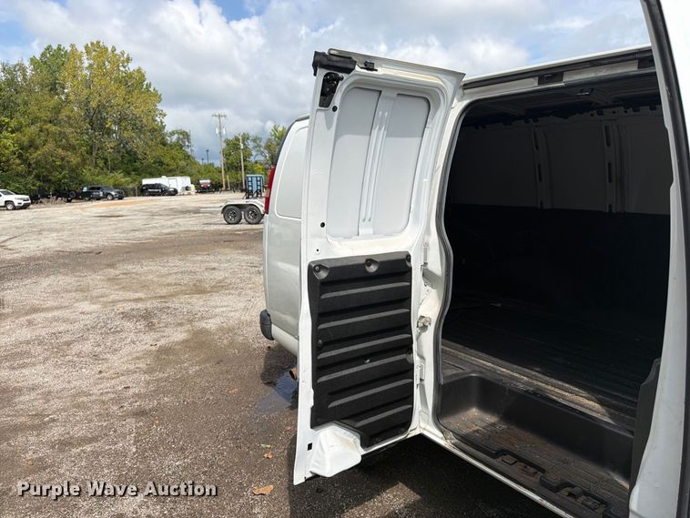 image for item FU4645 2016 Chevrolet Express 2500 van