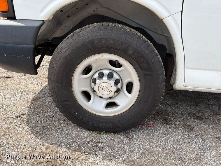 image for item FU4645 2016 Chevrolet Express 2500 van