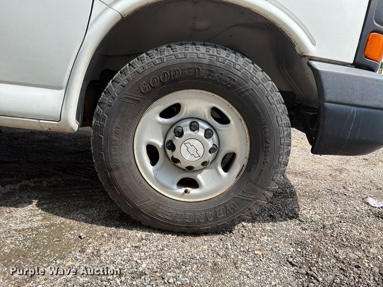 image for item FU4645 2016 Chevrolet Express 2500 van