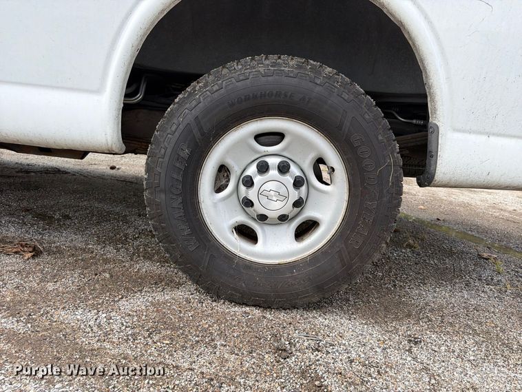 image for item FU4645 2016 Chevrolet Express 2500 van