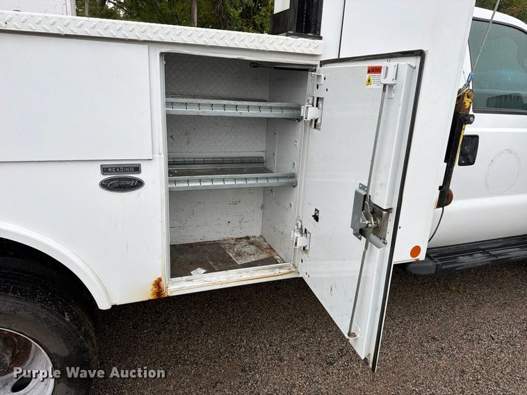 image for item FU4646 2016 Ford F450 utility / service truck