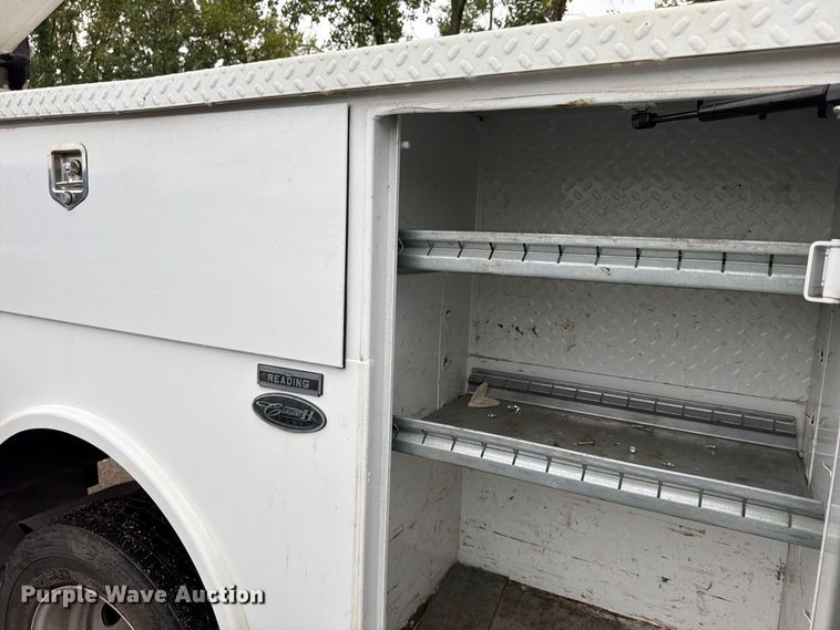 image for item FU4646 2016 Ford F450 utility / service truck
