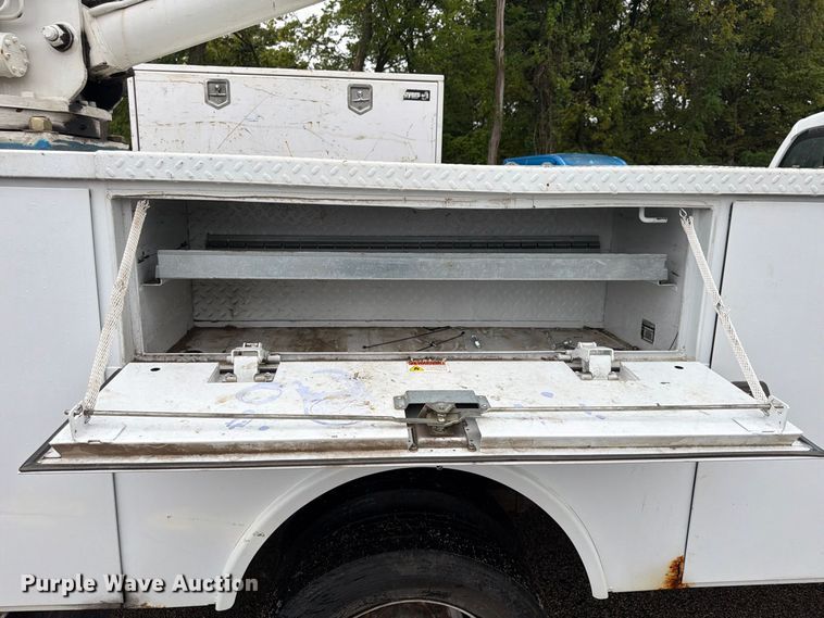 image for item FU4646 2016 Ford F450 utility / service truck