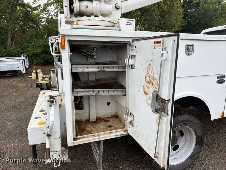 image for item FU4646 2016 Ford F450 utility / service truck