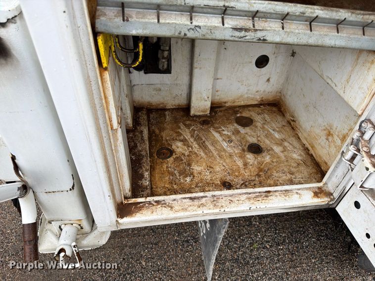 image for item FU4646 2016 Ford F450 utility / service truck
