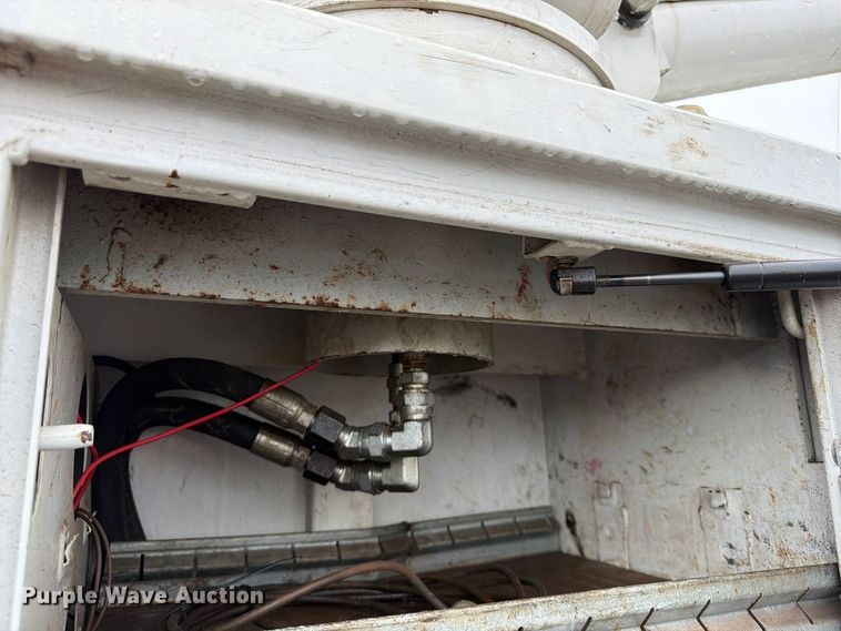 image for item FU4646 2016 Ford F450 utility / service truck