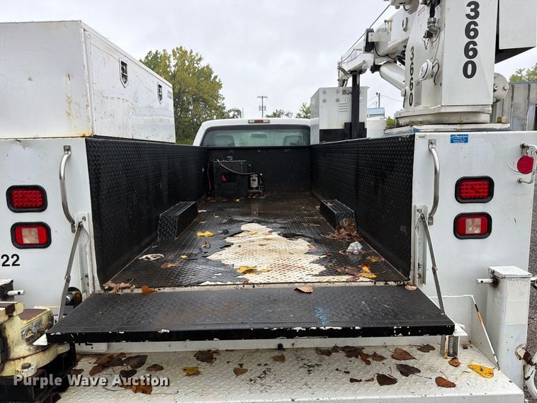image for item FU4646 2016 Ford F450 utility / service truck