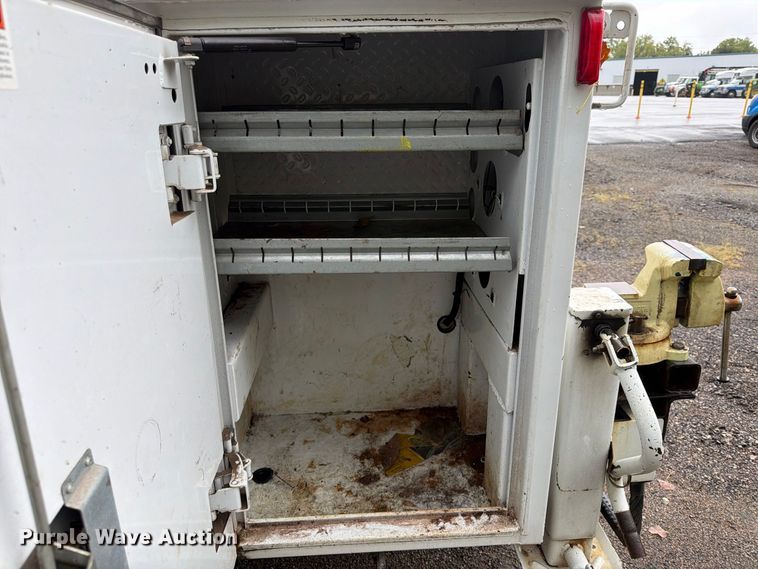 image for item FU4646 2016 Ford F450 utility / service truck