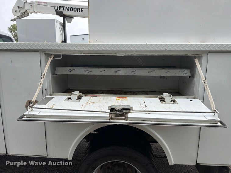 image for item FU4646 2016 Ford F450 utility / service truck