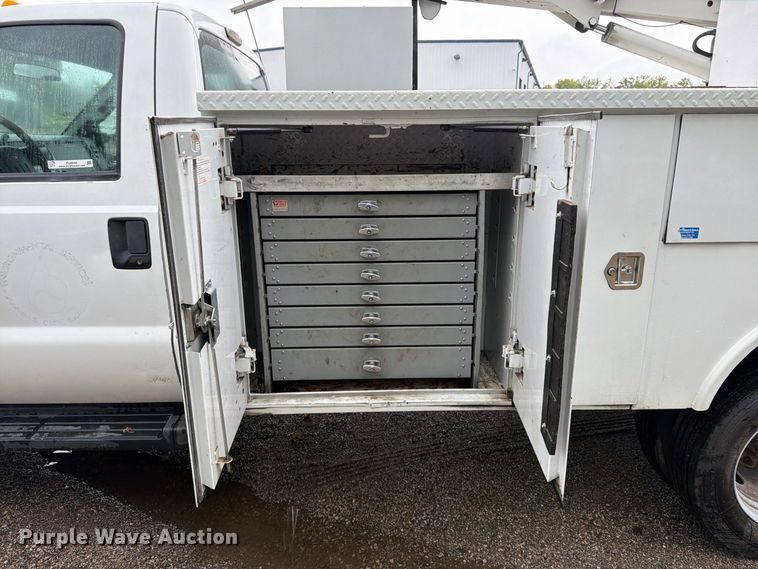 image for item FU4646 2016 Ford F450 utility / service truck