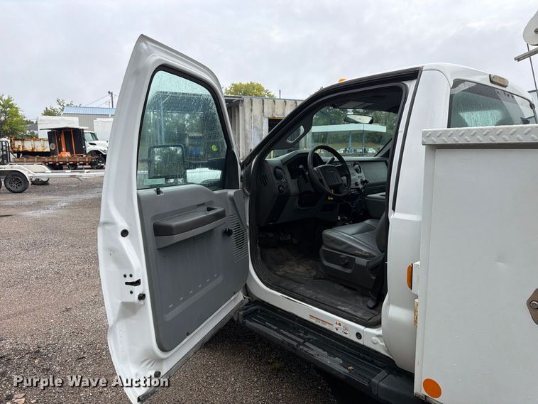 image for item FU4646 2016 Ford F450 utility / service truck