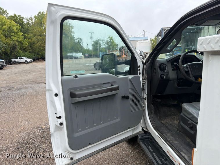 image for item FU4646 2016 Ford F450 utility / service truck