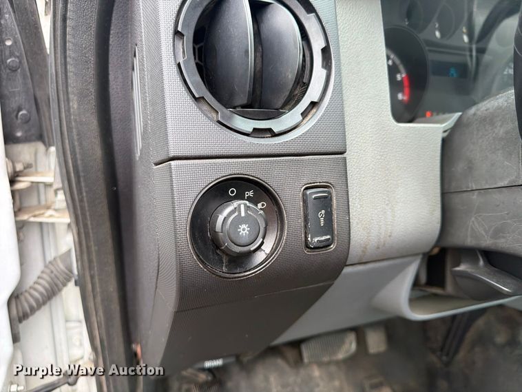 image for item FU4646 2016 Ford F450 utility / service truck