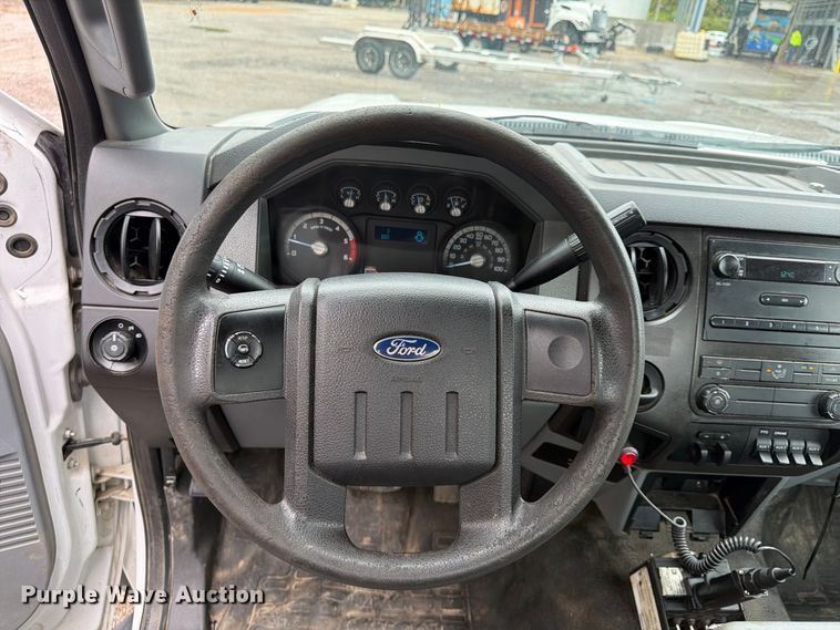 image for item FU4646 2016 Ford F450 utility / service truck