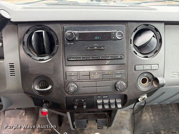 image for item FU4646 2016 Ford F450 utility / service truck
