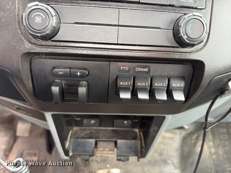 image for item FU4646 2016 Ford F450 utility / service truck