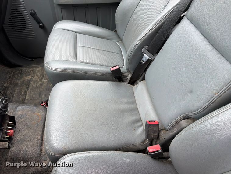 image for item FU4646 2016 Ford F450 utility / service truck