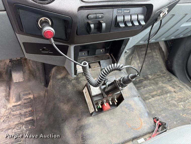 image for item FU4646 2016 Ford F450 utility / service truck