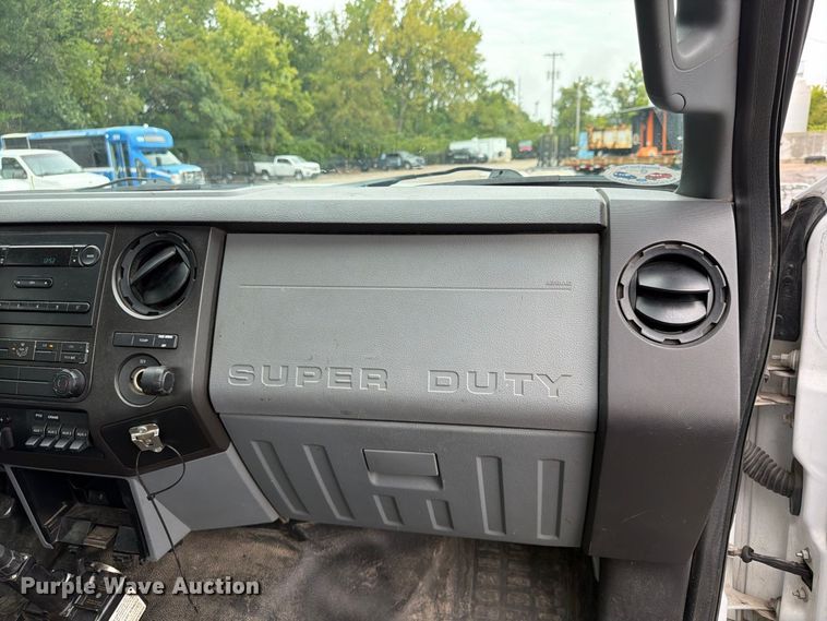 image for item FU4646 2016 Ford F450 utility / service truck