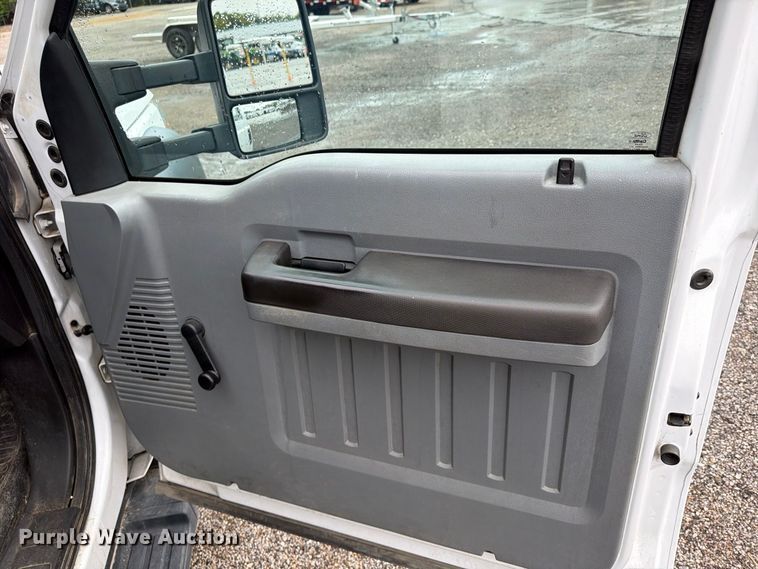 image for item FU4646 2016 Ford F450 utility / service truck
