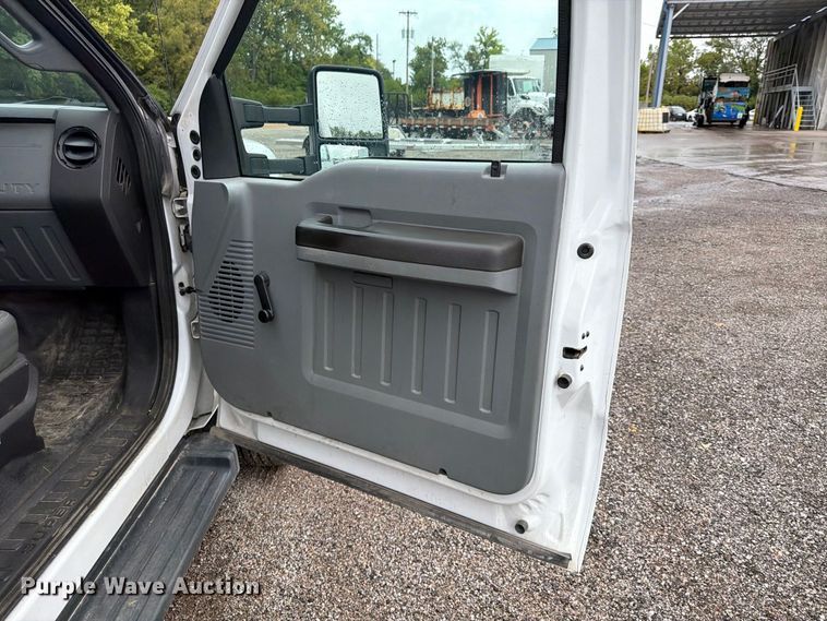 image for item FU4646 2016 Ford F450 utility / service truck