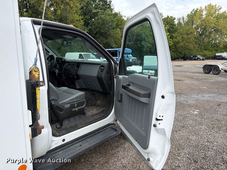 image for item FU4646 2016 Ford F450 utility / service truck