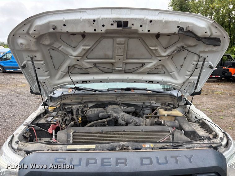 image for item FU4646 2016 Ford F450 utility / service truck