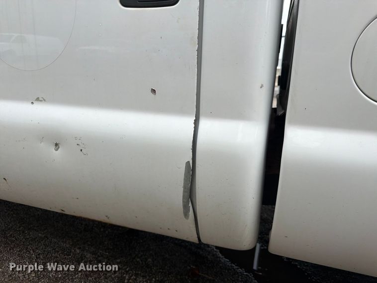 image for item FU4647 2003 Ford F250 pickup truck
