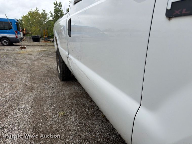 image for item FU4647 2003 Ford F250 pickup truck