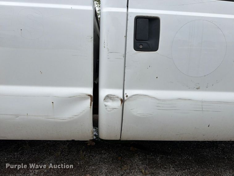 image for item FU4647 2003 Ford F250 pickup truck