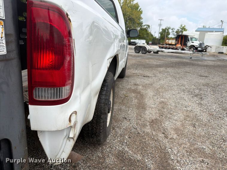 image for item FU4647 2003 Ford F250 pickup truck