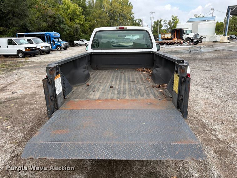 image for item FU4647 2003 Ford F250 pickup truck