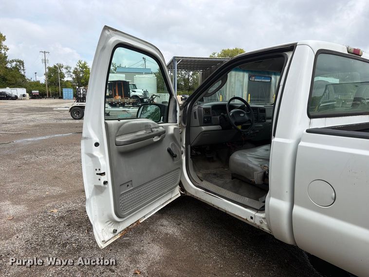 image for item FU4647 2003 Ford F250 pickup truck