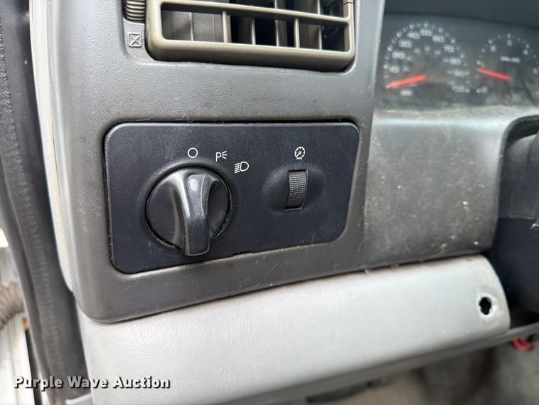 image for item FU4647 2003 Ford F250 pickup truck