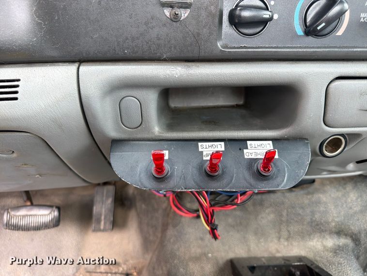 image for item FU4647 2003 Ford F250 pickup truck