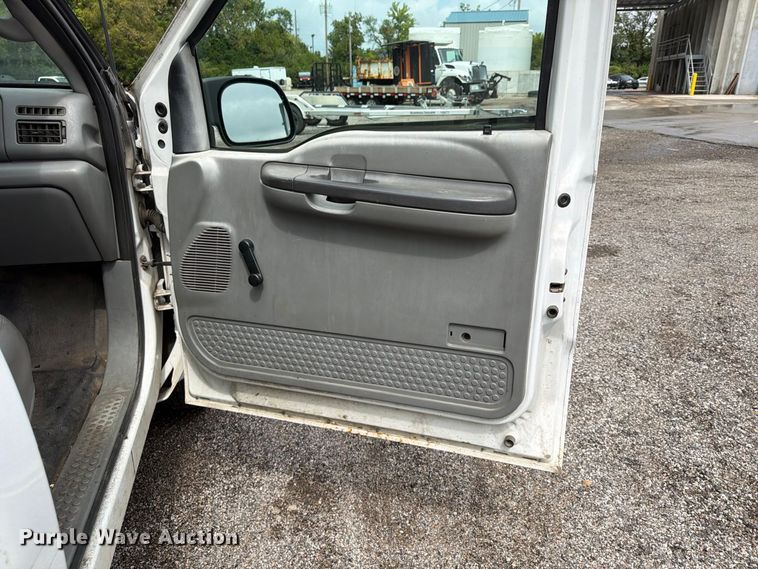 image for item FU4647 2003 Ford F250 pickup truck