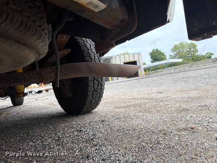 image for item FU4647 2003 Ford F250 pickup truck