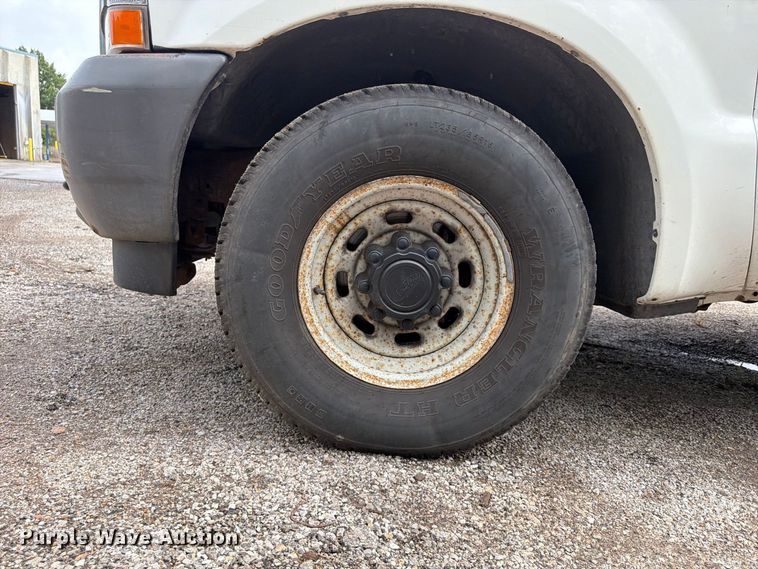 image for item FU4647 2003 Ford F250 pickup truck