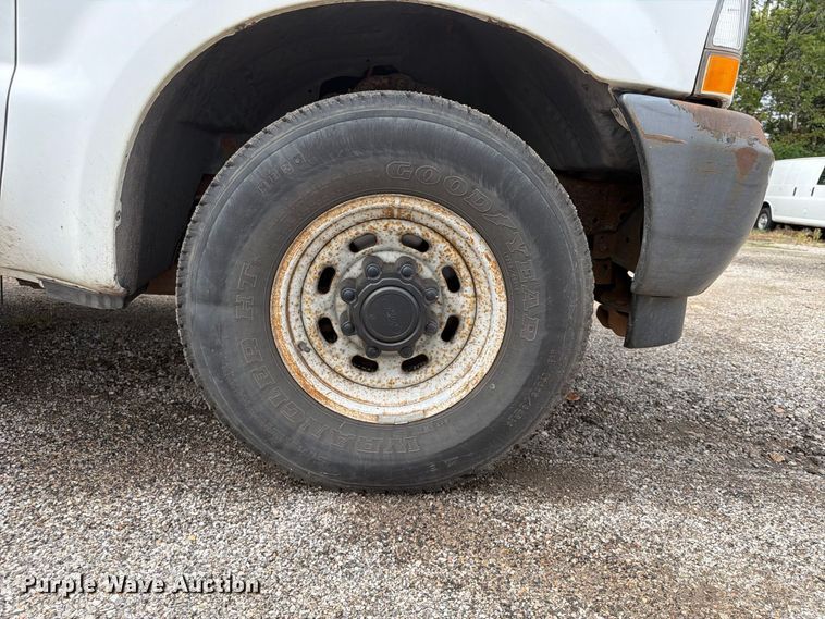 image for item FU4647 2003 Ford F250 pickup truck