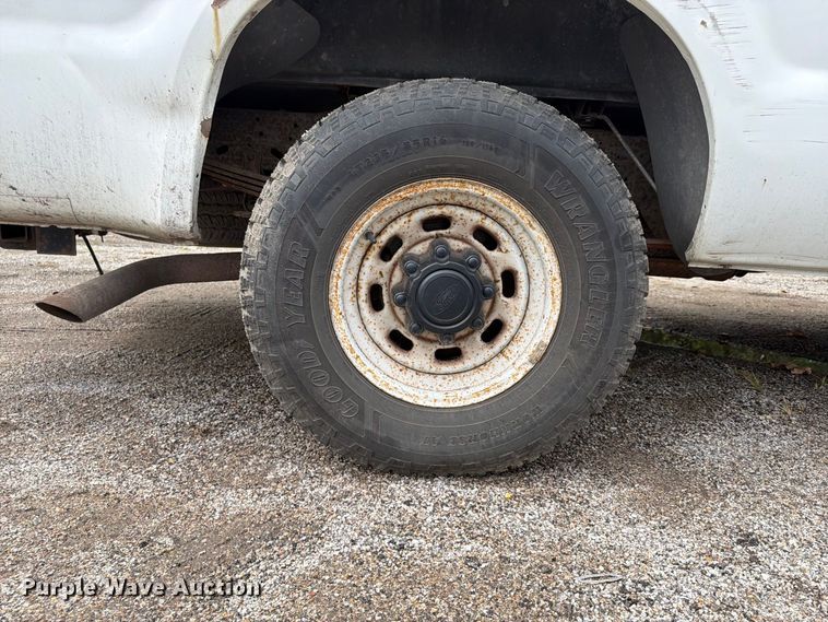 image for item FU4647 2003 Ford F250 pickup truck
