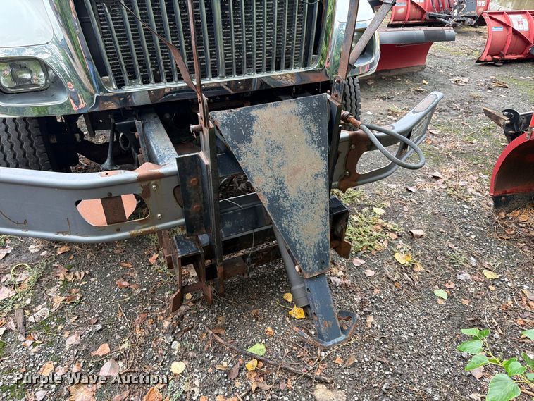 image for item FU4648 2005 International 7300 truck cab and chassis