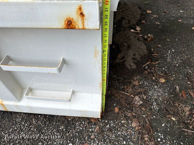 image for item FU4648 2005 International 7300 truck cab and chassis