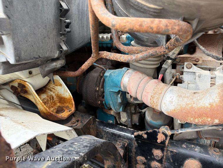 image for item FU4648 2005 International 7300 truck cab and chassis