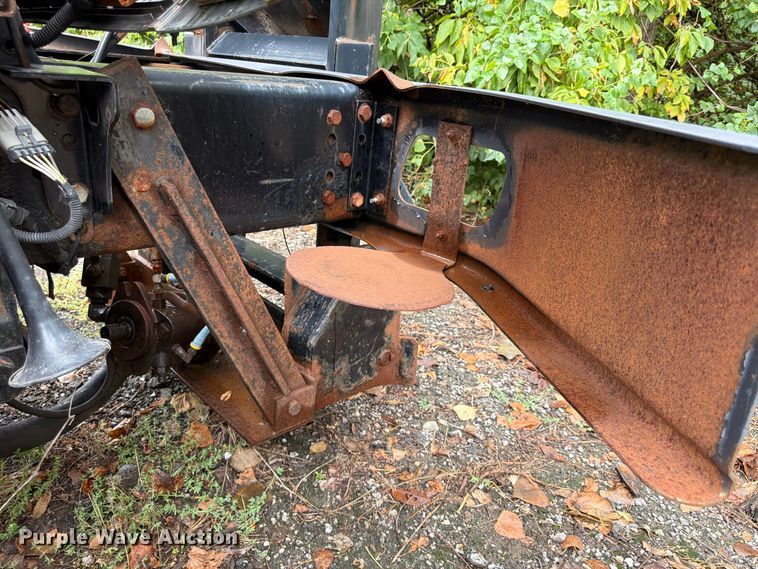 image for item FU4648 2005 International 7300 truck cab and chassis