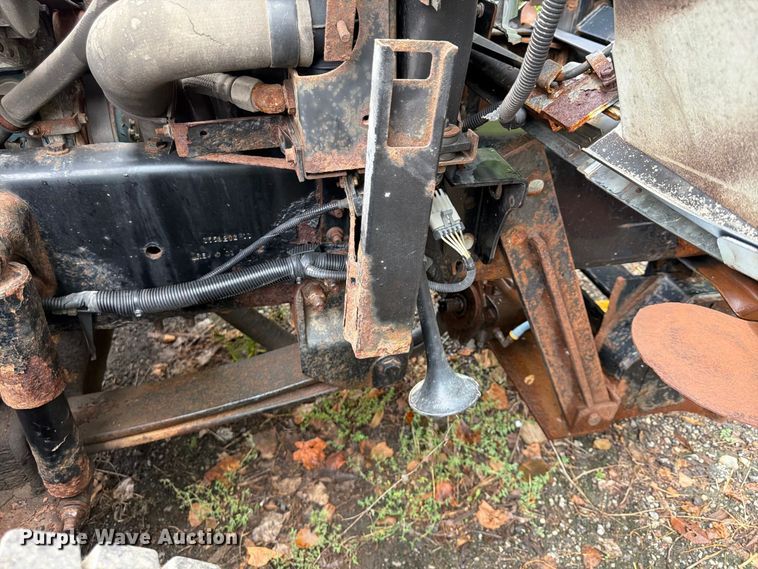 image for item FU4648 2005 International 7300 truck cab and chassis