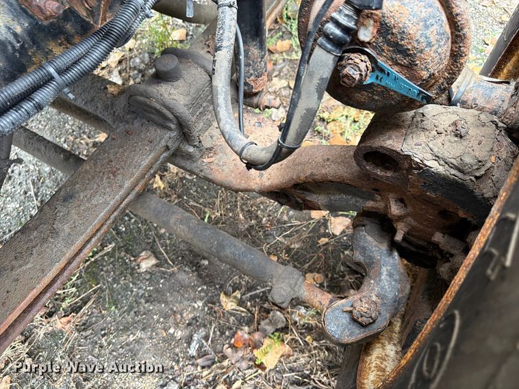image for item FU4648 2005 International 7300 truck cab and chassis